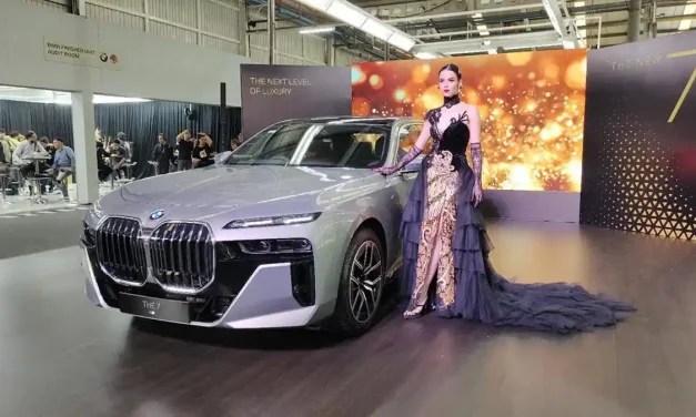 BMW 735i M Sport: Mobil Premium Untuk Pengemudi Sejati
