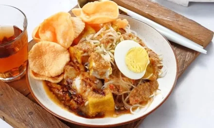 Ketoprak: Kuliner Jakarta Yang Tak Pernah Kehilangan Pesona