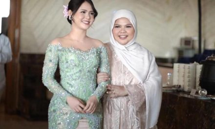 Maizura Terima Lamaran Kekasih Dengan Adat Bugis