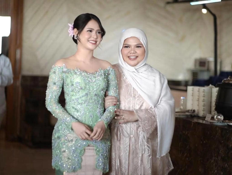 Maizura Terima Lamaran Kekasih Dengan Adat Bugis
