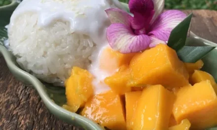 Pulut Mangga: Sajian Manis Gurih Yang Memanjakan Lidah