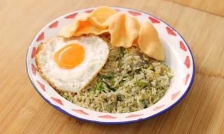 Nasi Goreng Kampung: Kelezatan Klasik Yang Memanjakan Lidah