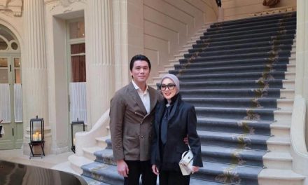 Potret Romantis Syahrini Rayakan Hari Spesial Reino Barack