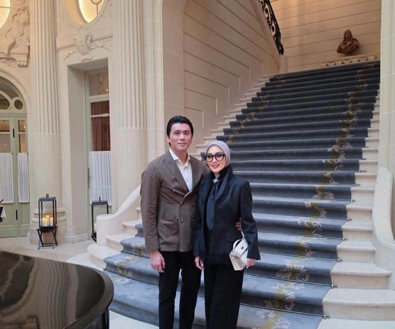 Potret Romantis Syahrini Rayakan Hari Spesial Reino Barack