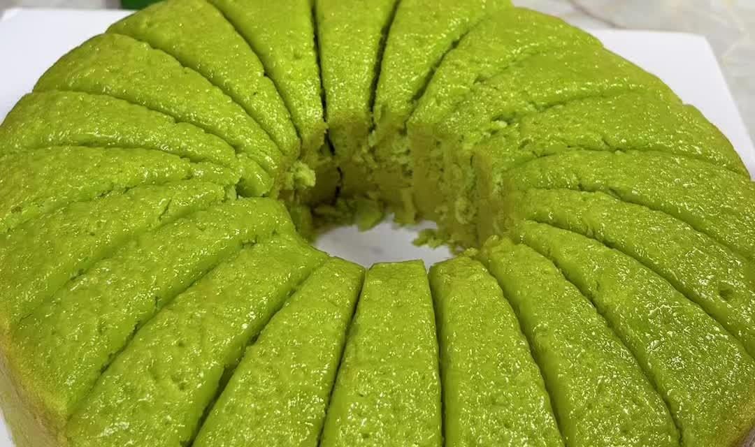 Harum Pandan Yang Menggoda! Bolu Basah Ini Selalu Laris Manis