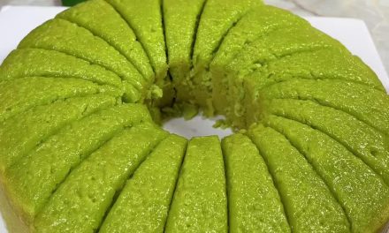 Harum Pandan Yang Menggoda! Bolu Basah Ini Selalu Laris Manis