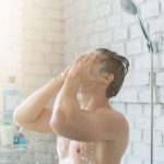 Nyaman Tapi Berisiko, Ini Dampak Sering Mandi Air Panas