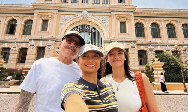 Family Goals! Haico Van Der Veken Asyik Jelajah Vietnam