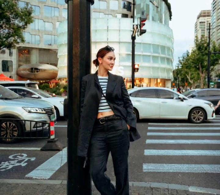 Liburan Ceria! Luna Maya Tampil Stunning Di Shanghai