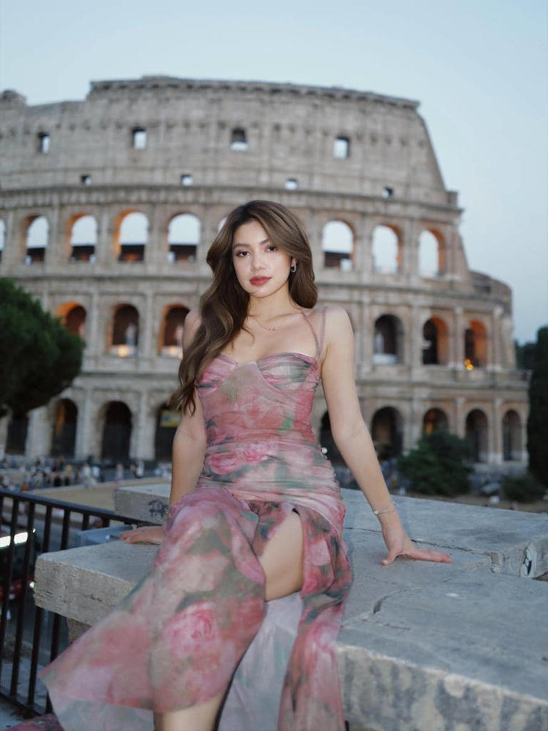 Potret Eksotis Regina Phoenix Menjelajah Keindahan Kota Roma