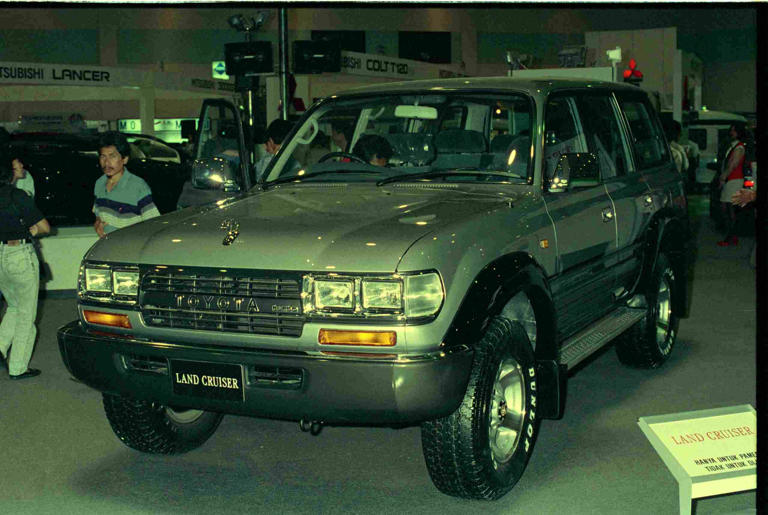 Penampakan Pertama Toyota Land Cruiser Seri 80 Di Indonesia