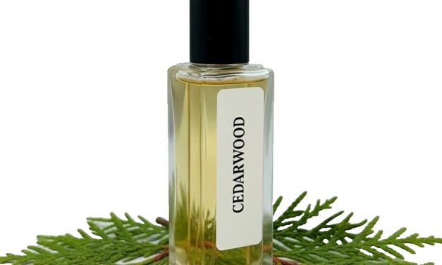 Dari Pegunungan – Botol Parfum, Keistimewaan Aroma Kayu Cedar