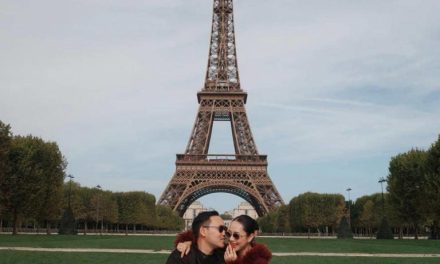 Romantis Banget! Merdi Octavia Dan Suami Jalan-Jalan Di Paris