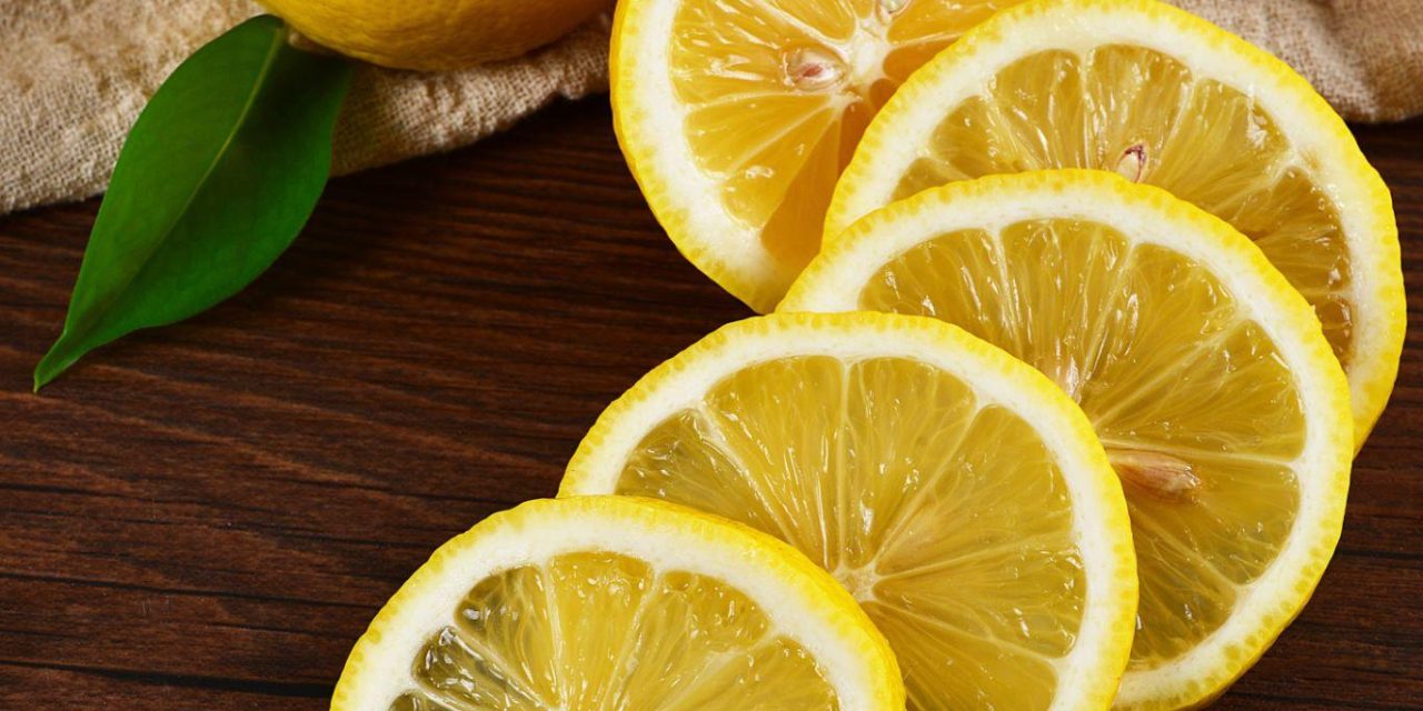 Tenggorokan Lagi Sakit? Hati-Hati Konsumsi Lemon Terlalu Asam