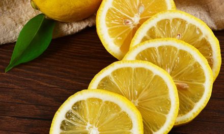 Tenggorokan Lagi Sakit? Hati-Hati Konsumsi Lemon Terlalu Asam