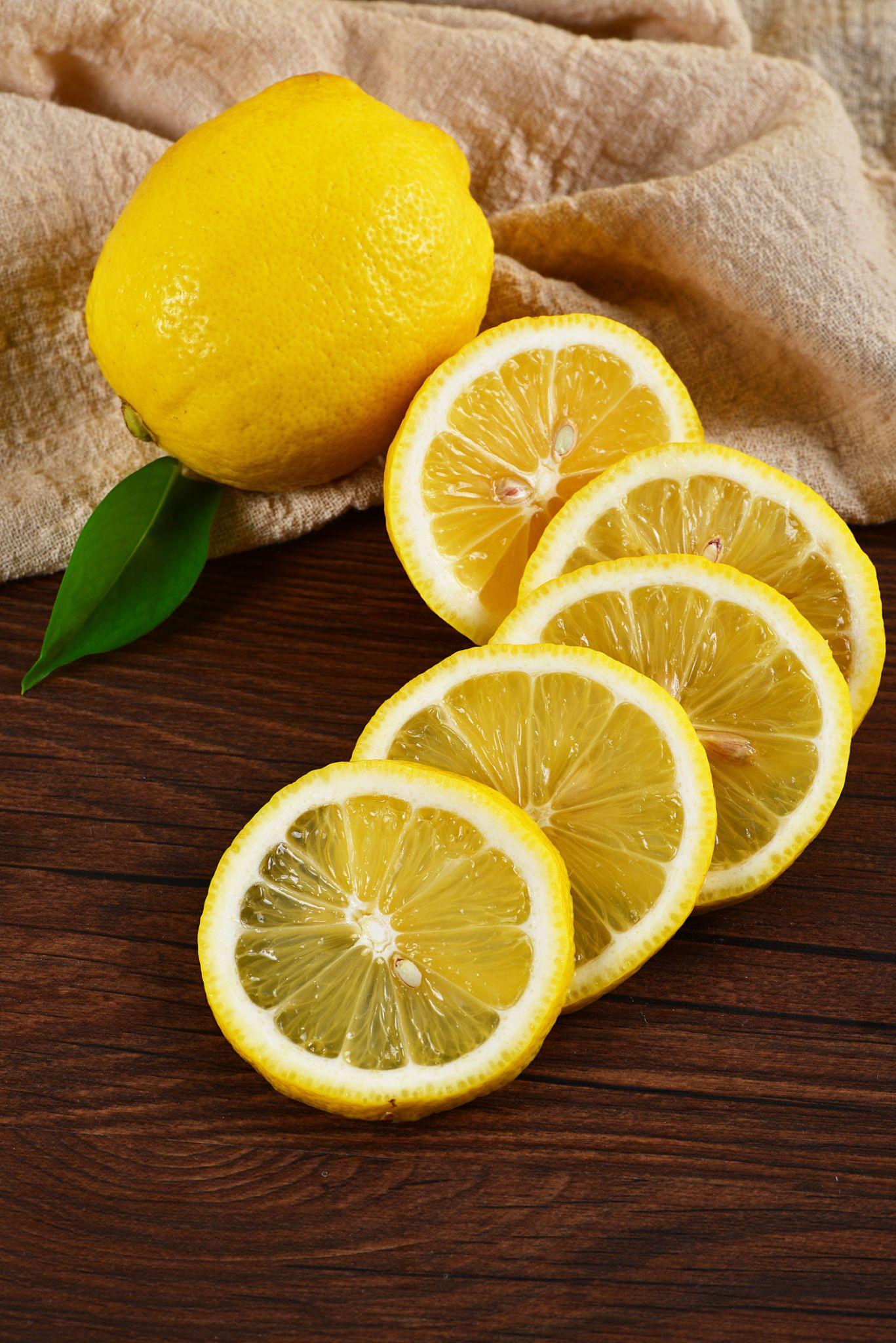 Tenggorokan Lagi Sakit? Hati-Hati Konsumsi Lemon Terlalu Asam
