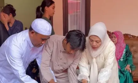 Penuh Haru! Fajar Sadboy Syukuran Rumah Baru Hasil Kerja