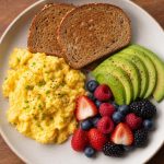 Pilihan Sarapan Cerdas! Telur Dan Buah Segar Kaya Nutrisi
