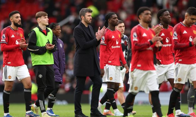 Sikap Ksatria Carrick Jadi Sorotan Setelah MU Kalah Telak